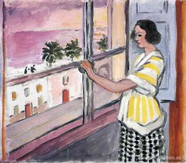 mujer joven, en la ventana, puesta del sol