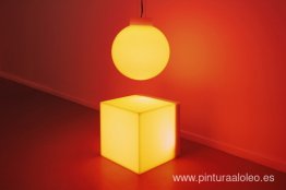 Esfera Plastico Cubo Triangulo Rojo