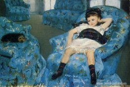 Niña en un sillón azul