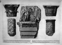 Fragmento de arquitrabe y friso, capiteles de columnas y piezas