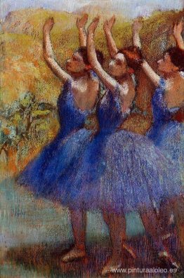 Tres bailarinas con faldas moradas