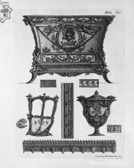 Una cómoda, un lateral del sedán, un jarrón decorativo y varios