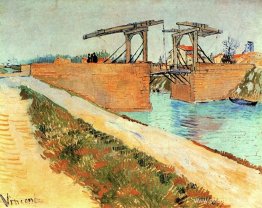 El puente Langlois en Arles con la carretera que bordea el canal