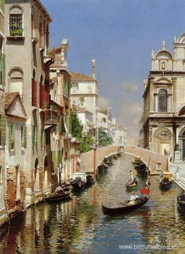 Un canal veneciano con la Scuola Grande di San Marco y el Campo