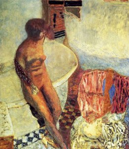 Desnudo junto a la bañera