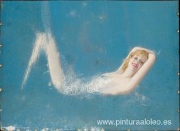 Estudio de una pin-up que emerge del azul