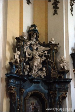 Altar de San Judas Tadeo con el arcángel Miguel